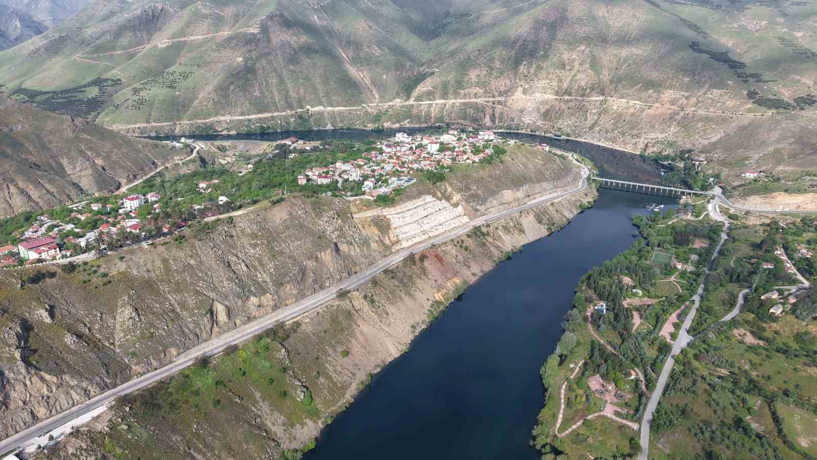 keban baraji kapaklarini acti isyeri bahceleri sular altinda kaldi 2 ecVpRdIQ