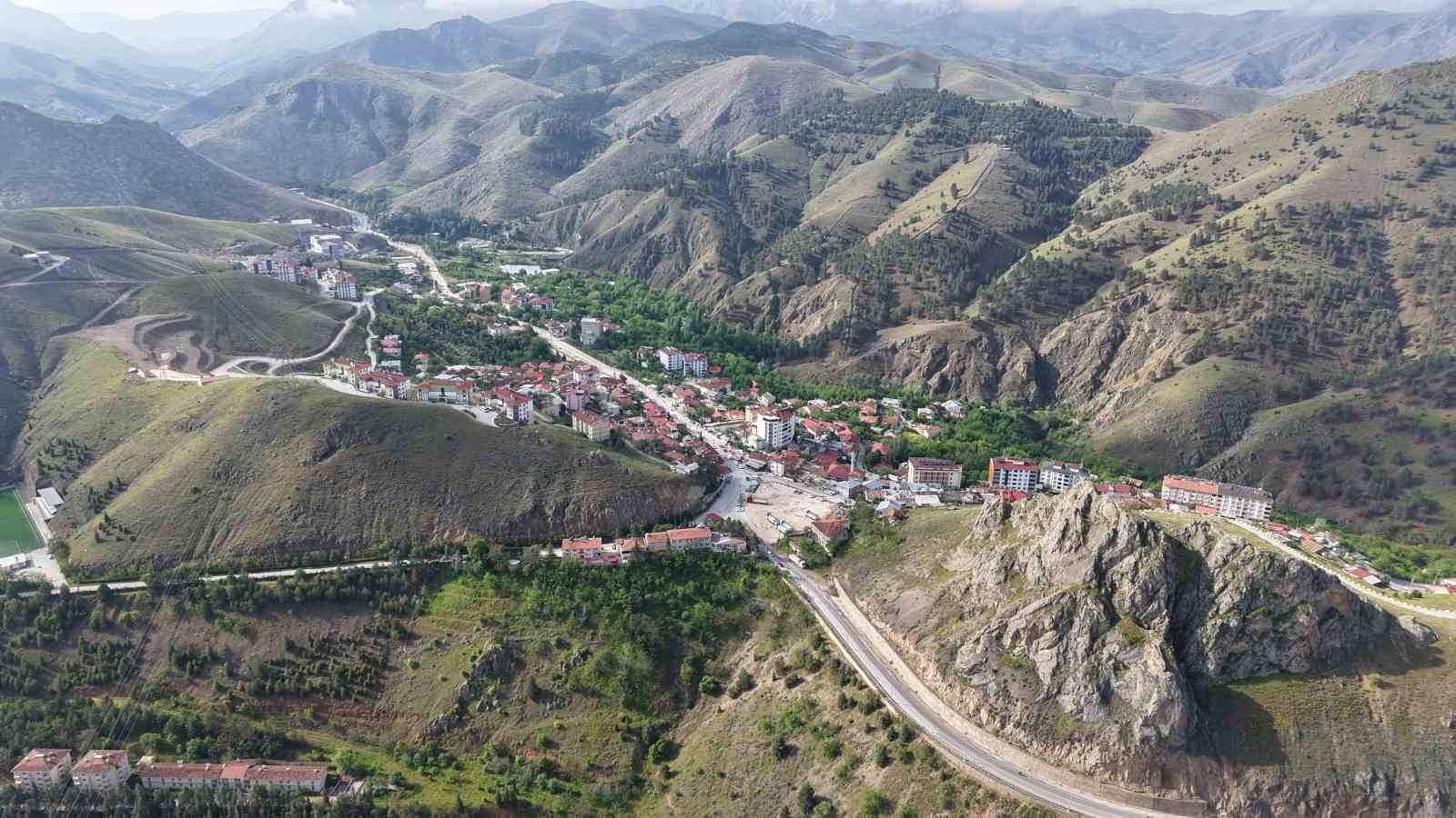 keban baraji kapaklarini acti isyeri bahceleri sular altinda kaldi 6 ligOA8i1