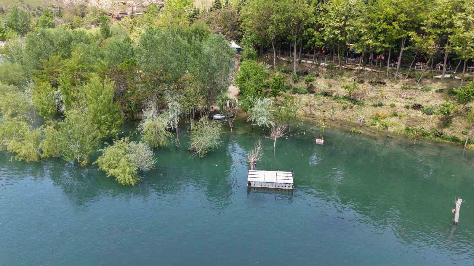 keban baraji kapaklarini acti isyeri bahceleri sular altinda kaldi 9 btW9uu2k