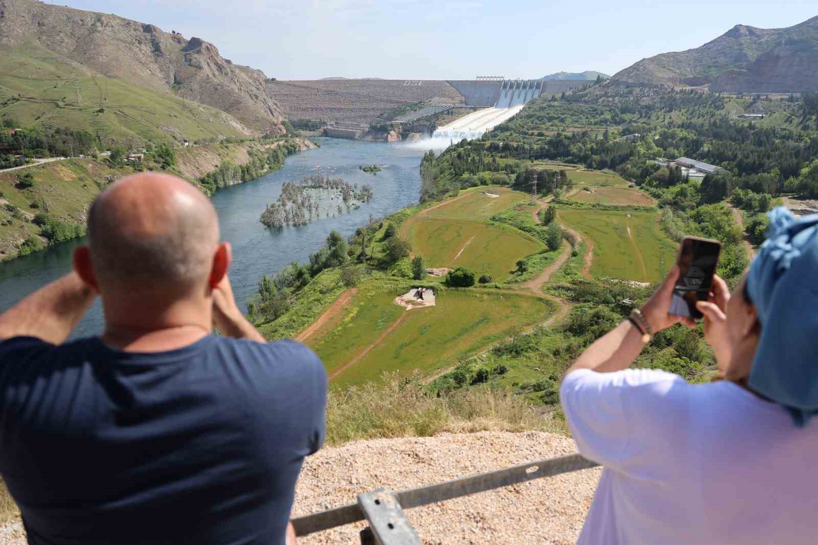 keban barajinda 7 yil sonra ilk kez tum kapaklar acildi 9 q6sK5dtJ