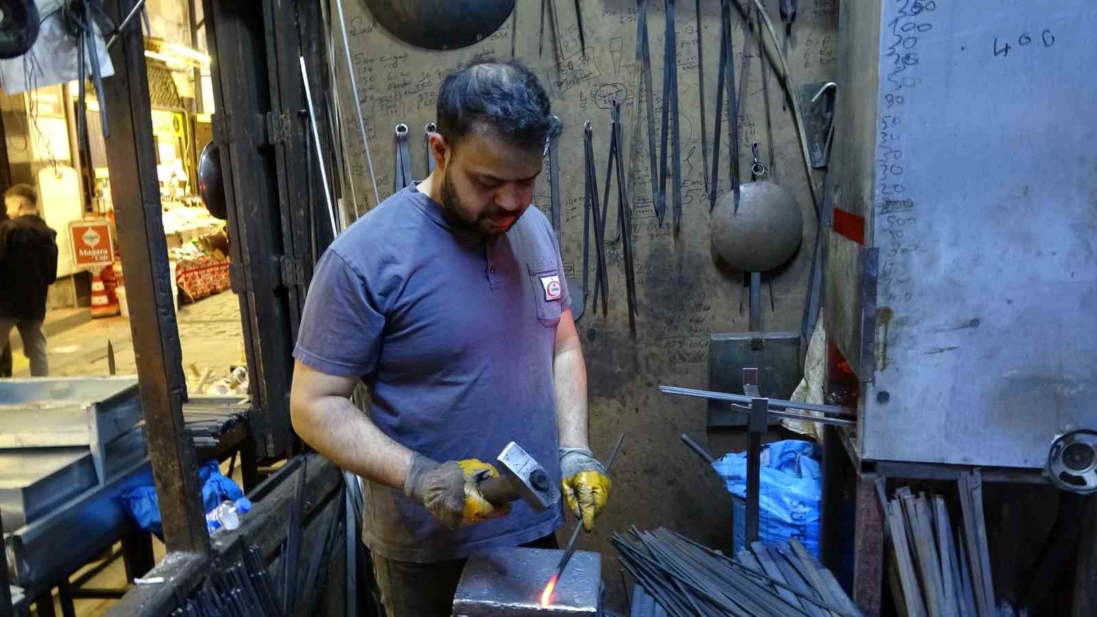 kebap sisleri bayram icin hazirlaniyor 3