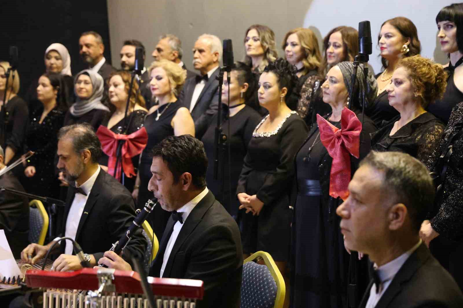 kebapcisi da doktoru da bu koroda 25 kisilik koro sahneye cikti izleyenleri mest etti kFilRzmh