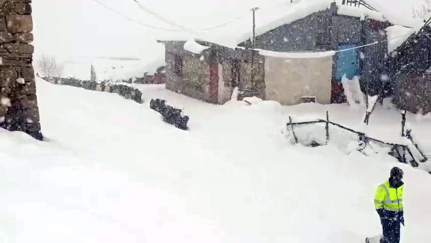 kecilerin inadi yarim metreyi bulan kara yenilmedi 1 9s8z5Fzc