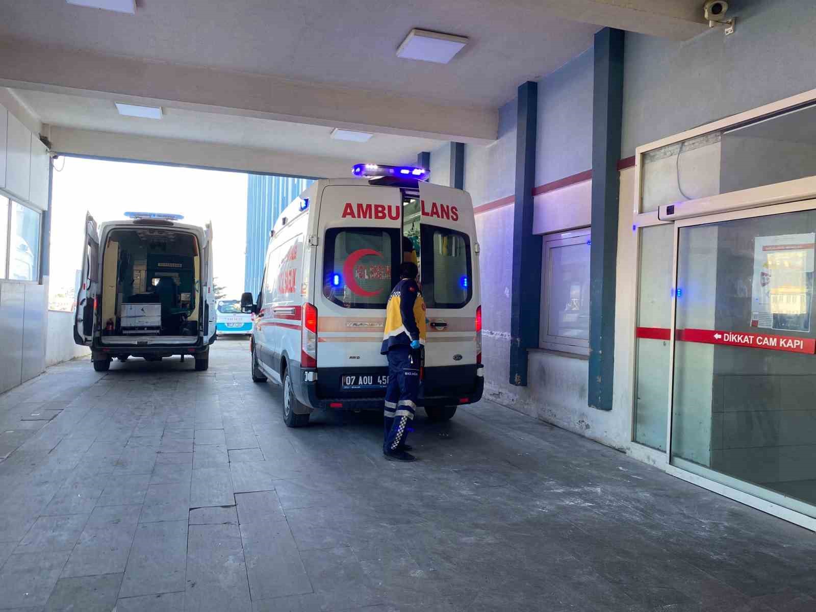 Keçilerin peşinden gidip kaya yarığına sıkışan Ayşe teyze komşularını dinlememiş 5 kecilerin pesinden gidip kaya yarigina sikisan ayse teyze komsularini dinlememis 1 9HvHLzKz
