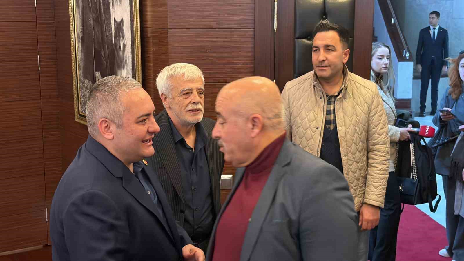 Keçiören Belediye Başkanı Özarslan: "(Özgür Özel hakkında) Bu sabah itibarıyla savcılığa suç duyurusunda bulundum" 4 kecioren belediye baskani ozarslan ozgur ozel hakkinda bu sabah itibariyla savciliga suc duyurusunda bulundum 7iwRzlrb
