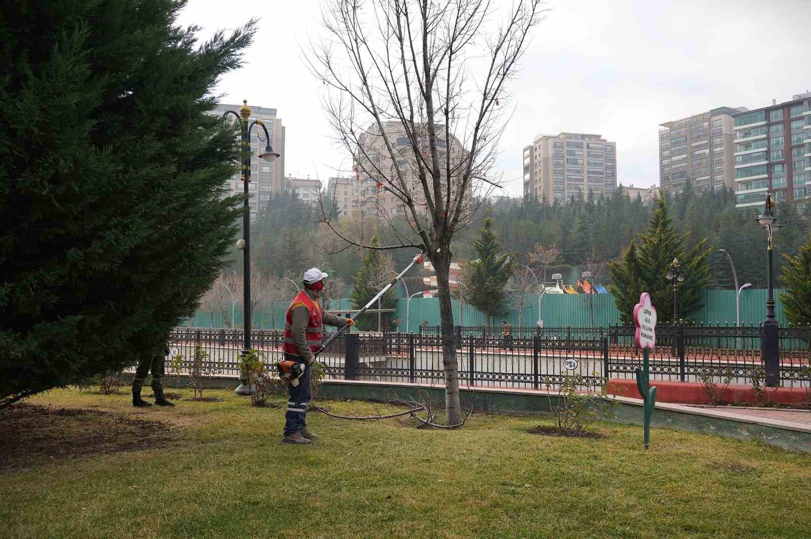 kecioren belediyesi park ve yesil alanlardaki bakim calismalarina devam ediyor 2