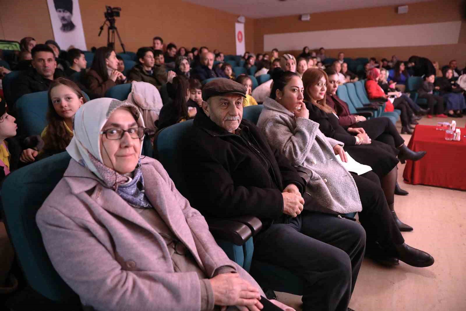 kecioren belediyesinde ogrenciler bilimi sahneye tasidi 2 tspUQ3fv