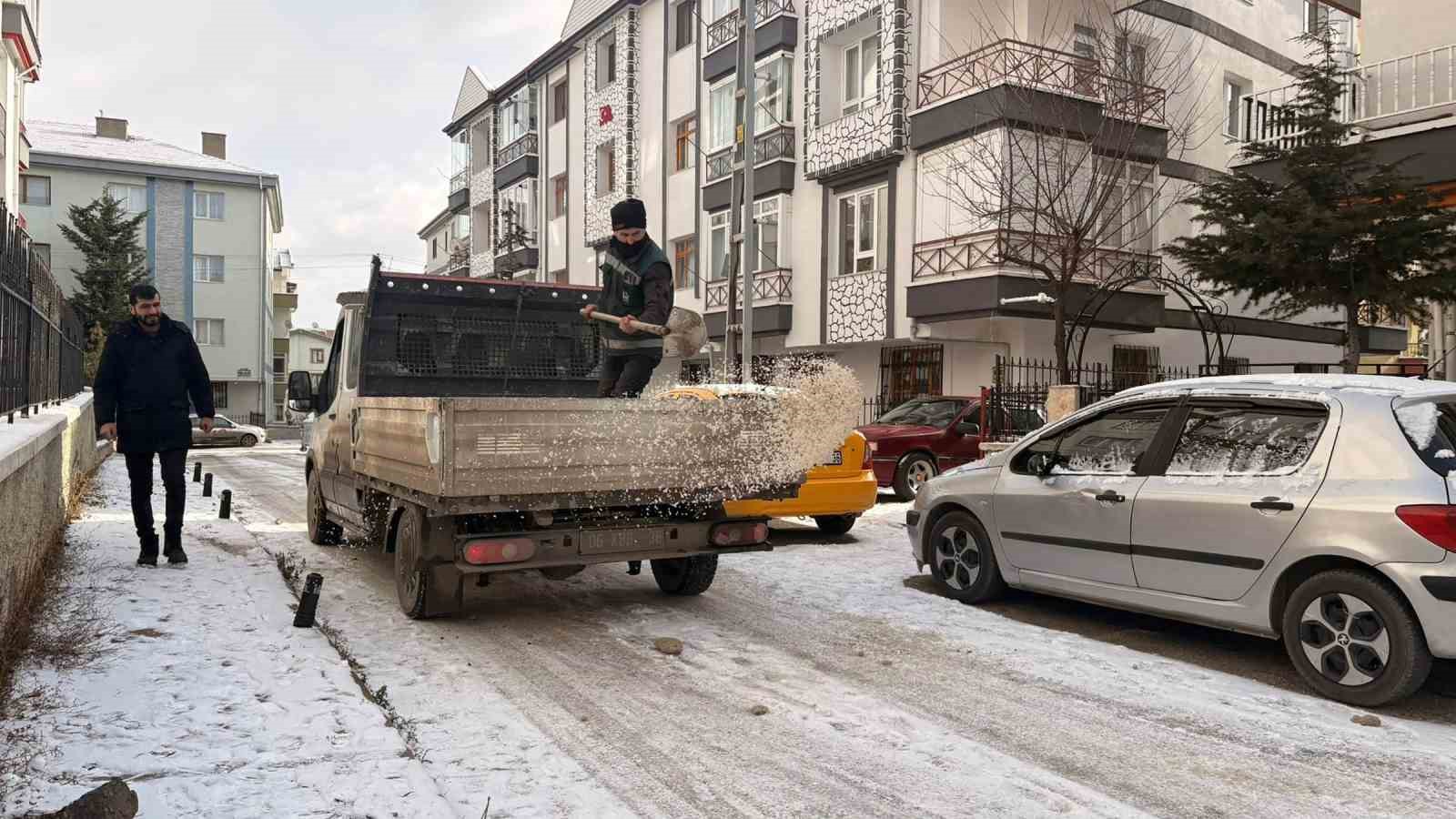 kecioren belediyesinden karla mucadele seferberligi 2 lQIzE9Gh