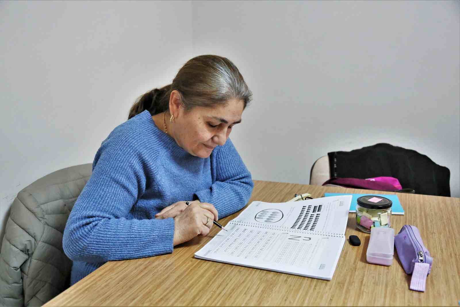 kecmekte okuma yazma kurslari suruyor 1 LUBNJFs9