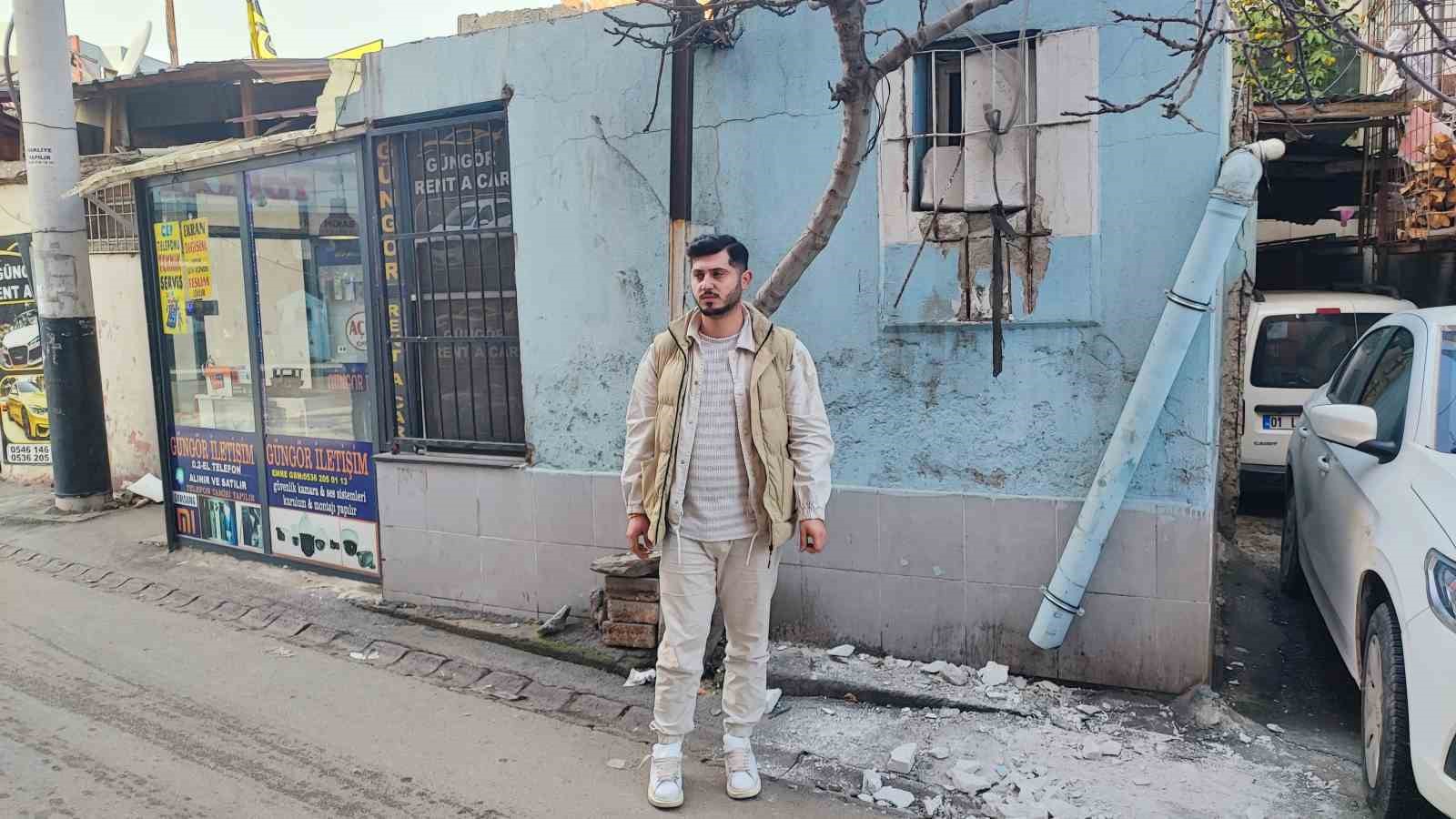 kedi bile zor girer denilen pencereden girdi sadece iphonelari caldi 3