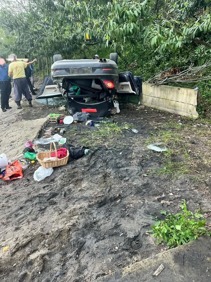 kediye carpmamak icin manevra yapinca arac plaja uctu 4 yarali 1 auQ2kaHh