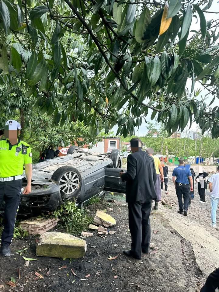 kediye carpmamak icin manevra yapinca arac plaja uctu 4 yarali 2