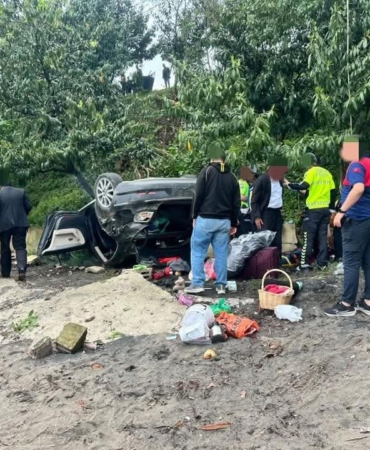 kediye-carpmamak-icin-manevra-yapinca-arac-plaja-uctu-4-yarali-i1xOHVqS.jpg