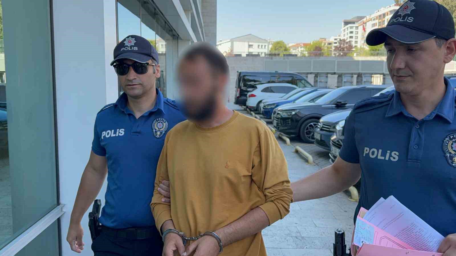 Kediye tekme atarken kameraya yansıyan şahıs yakalandı 4 kediye tekme atarken kameraya yansiyan sahis yakalandi 0 mOja8Hli