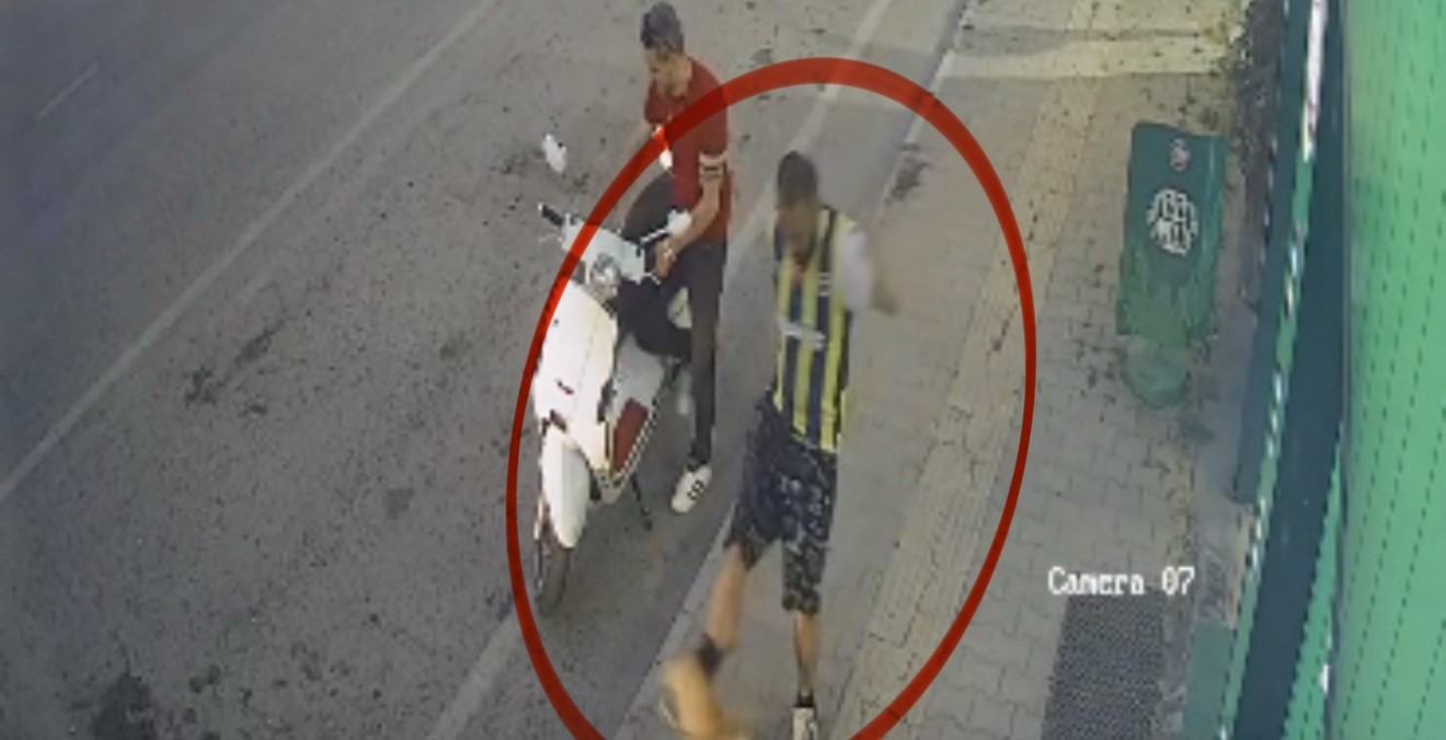 Kediye tekme atarken kameraya yansıyan şahıs yakalandı 5 kediye tekme atarken kameraya yansiyan sahis yakalandi 1 sXIqdUZD