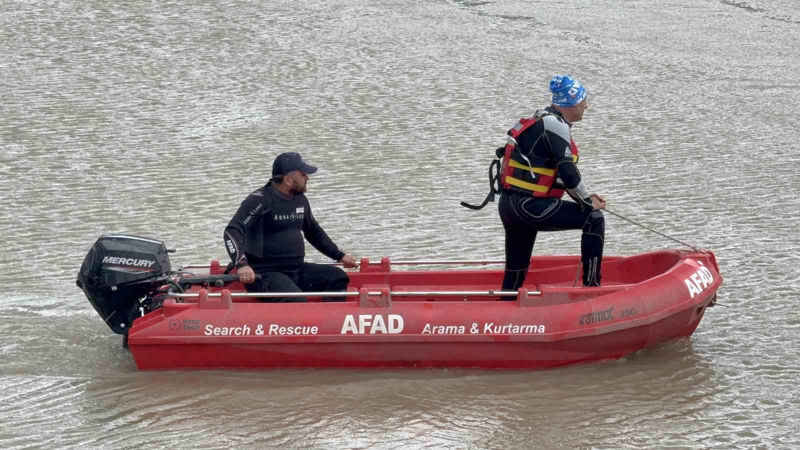 kelkit cayi kiyisinda umutlu bekleyis suruyor 1 eXDNakV9