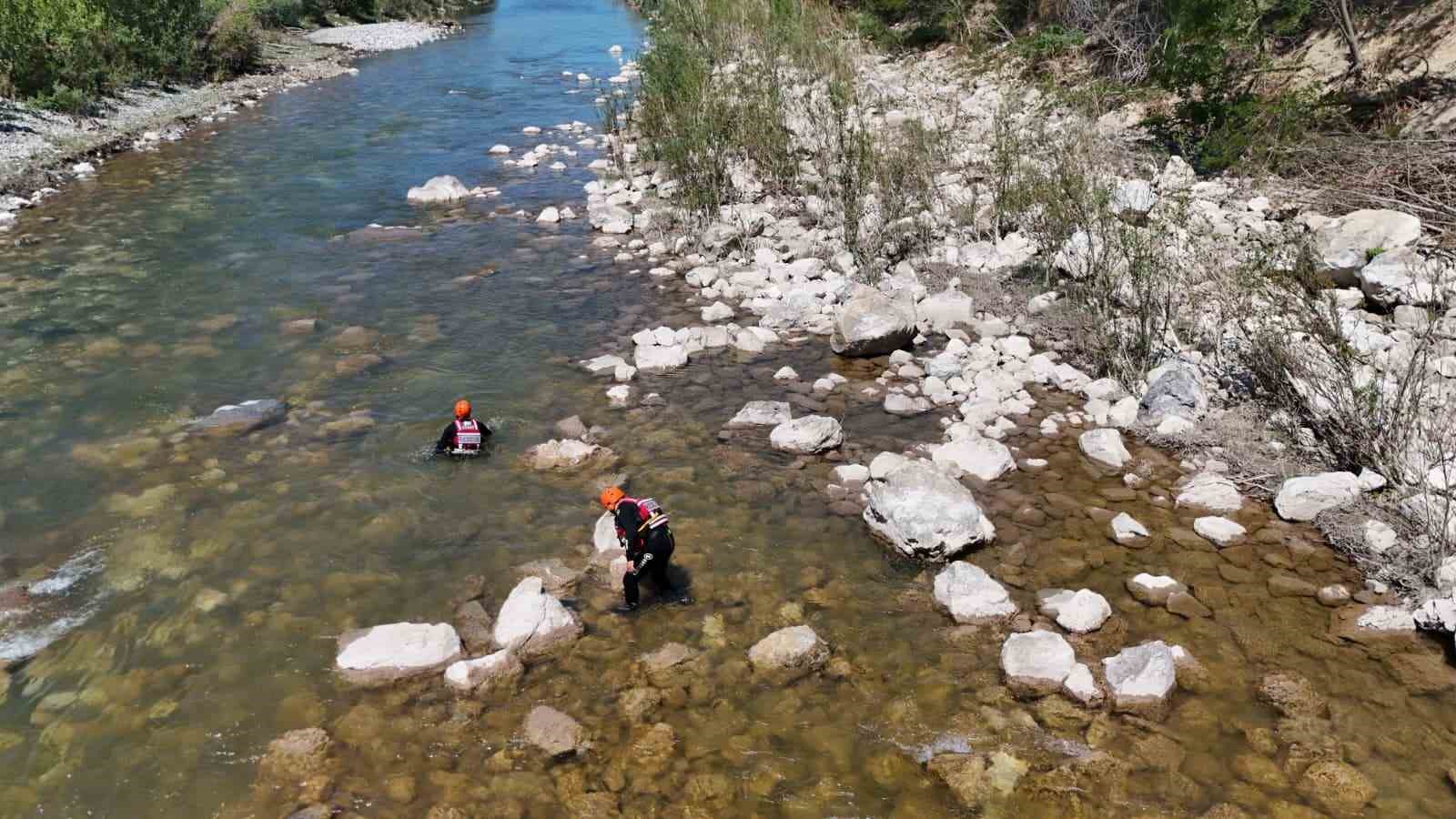 Kelkit Çayı’nda kaybolan Esmanur için arama çalışmaları yeniden başladı 5 kelkit cayinda kaybolan esmanur icin arama calismalari yeniden basladi 1 5F75QcbS