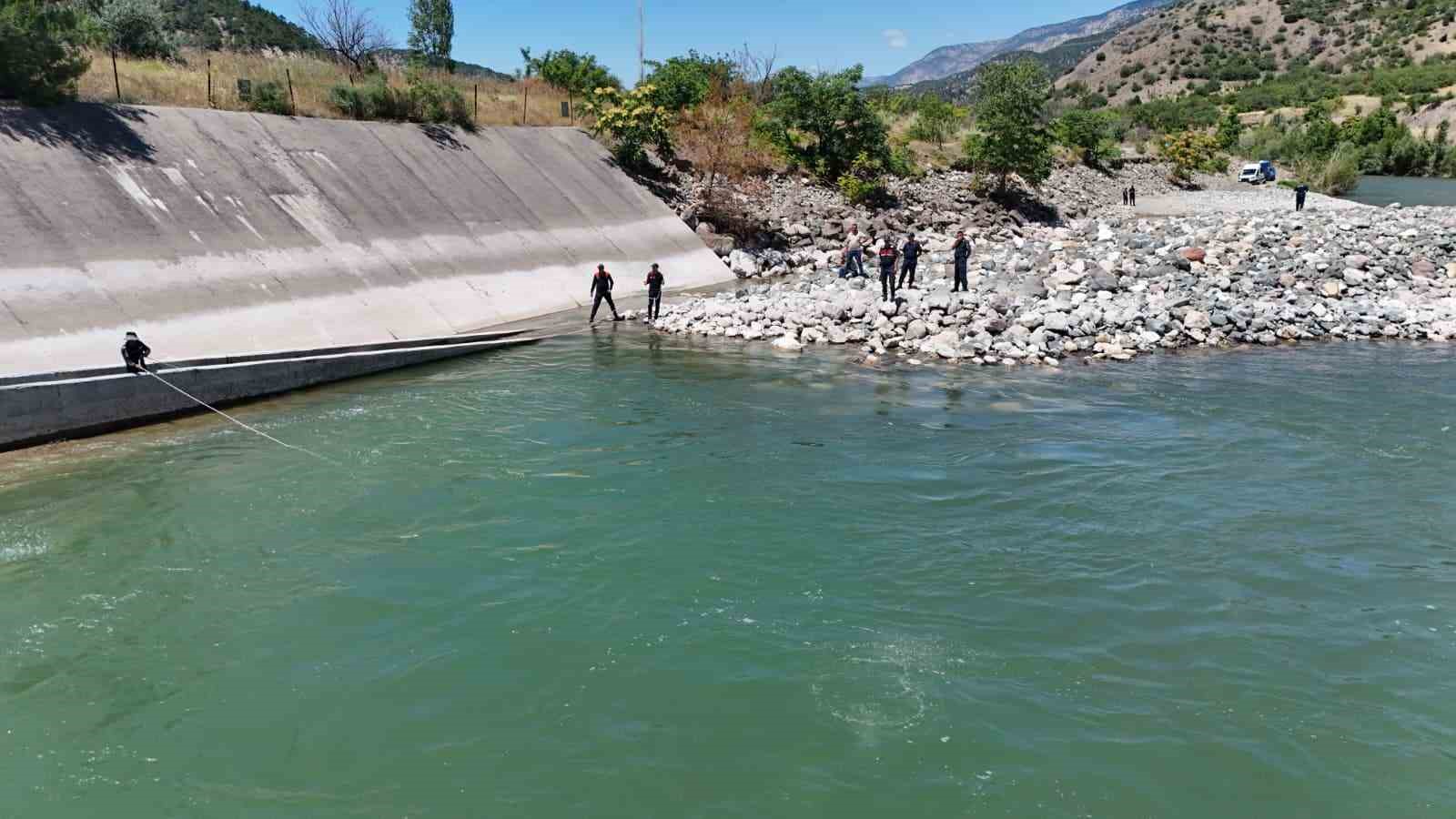 Kelkit Çayı’nda kaybolan Esmanur için arama çalışmaları yeniden başladı 6 kelkit cayinda kaybolan esmanur icin arama calismalari yeniden basladi 2 z6Sq1FnE