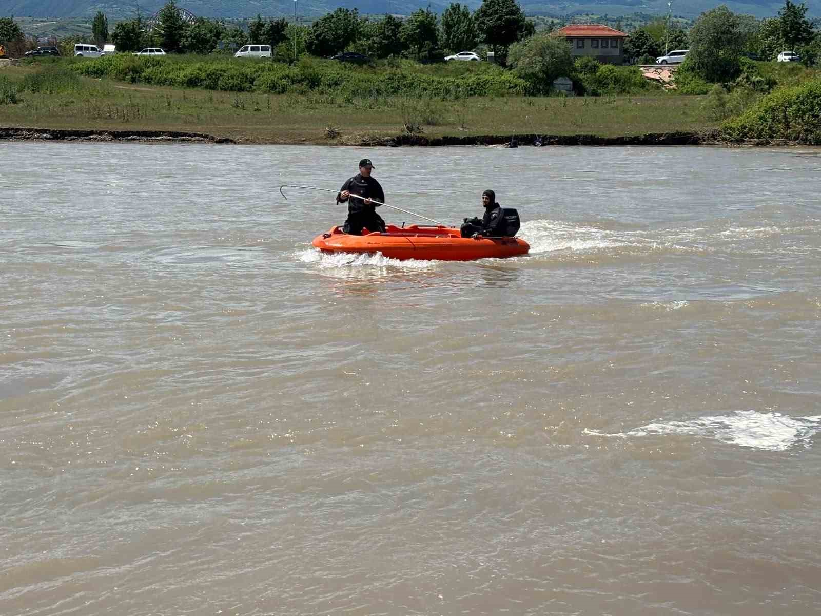 Kelkit Çayı’nda kaybolan iki arkadaşı arama çalışmaları dördüncü gününde sürüyor 7 kelkit cayinda kaybolan iki arkadasi arama calismalari dorduncu gununde suruyor 3 ErkZjLCh