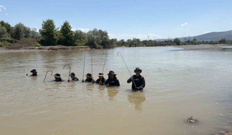 kelkit-cayinda-kaybolan-ilker-12-gundur-araniyor-NVhI3aWT.jpg