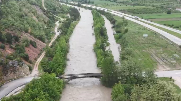 kelkit cayindaki debi artisi havadan goruntulendi 3 K92mr4QQ