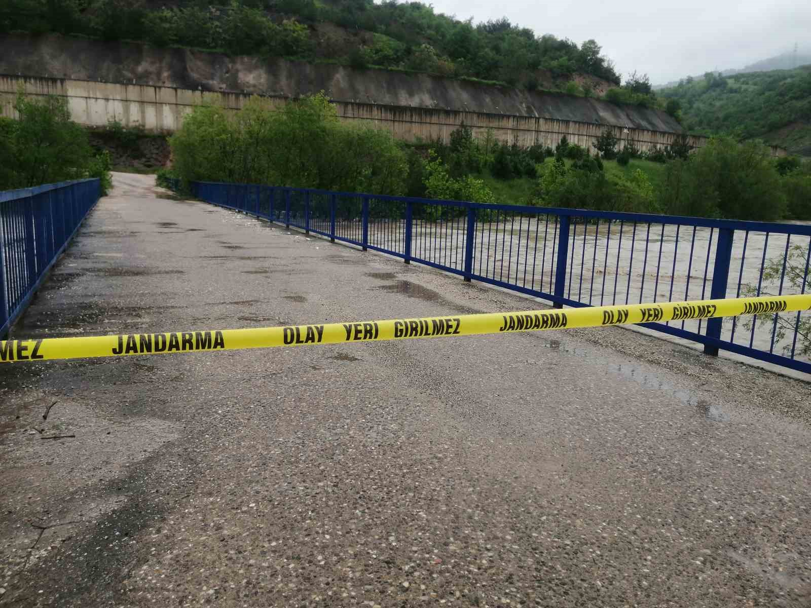 kelkit cayinin debisi yukseldi kopru ulasima kapatildi 1 s89VpOW5