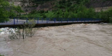 kelkit-cayinin-debisi-yukseldi-kopru-ulasima-kapatildi-njEn5JLa.jpg