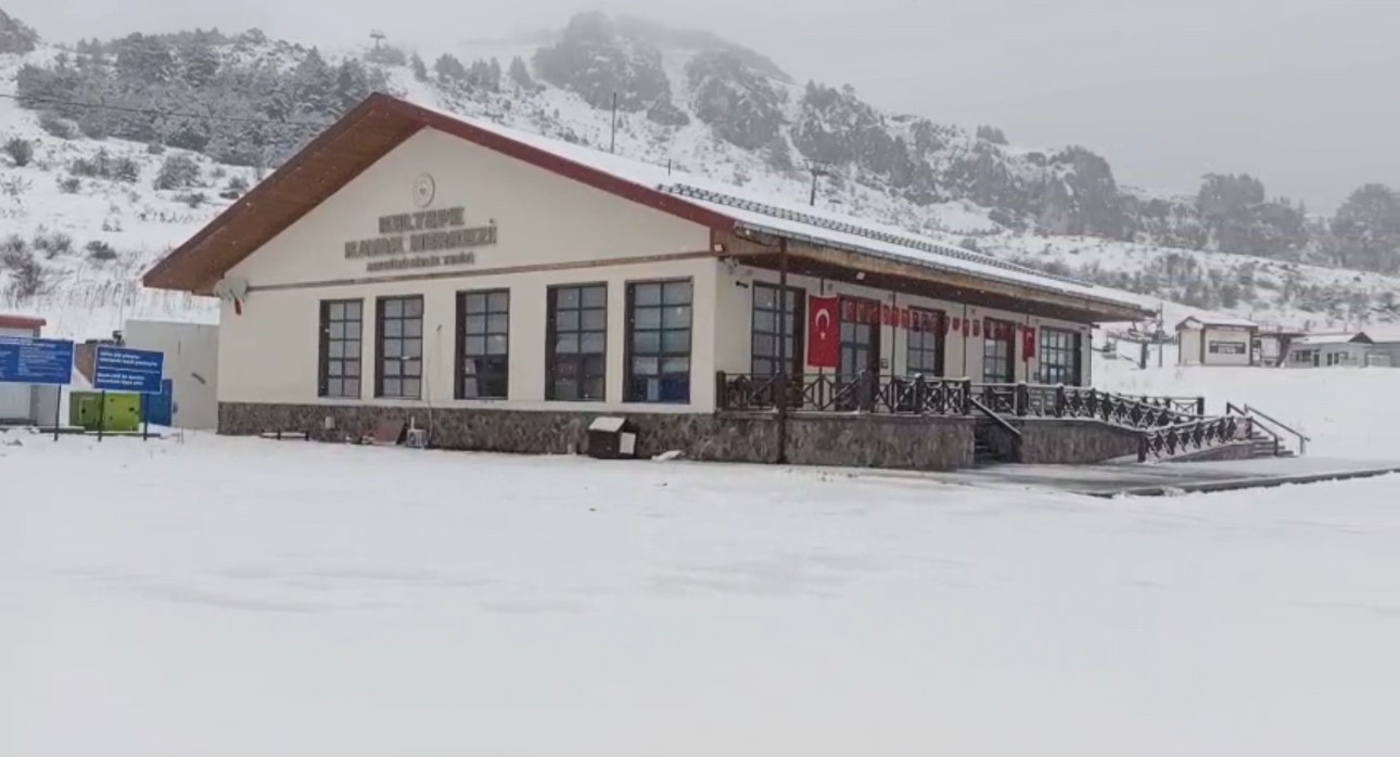 keltepe kayak merkezi nisan ayinda beyaz ortuyle kaplandi 0 27p6ZwqL