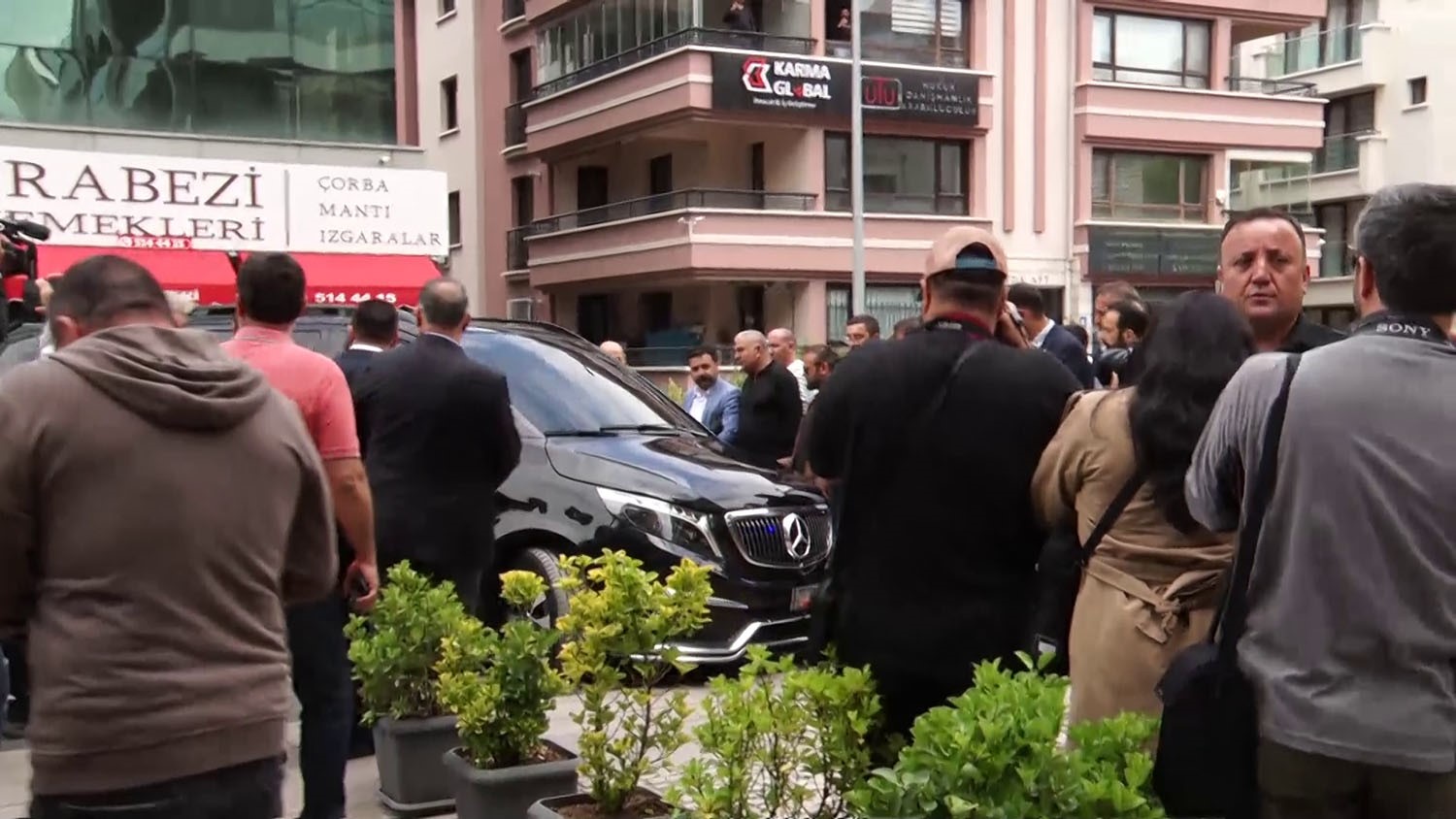 kemal kilicdaroglu calisma ofisinde 0 Ftzqv4K9