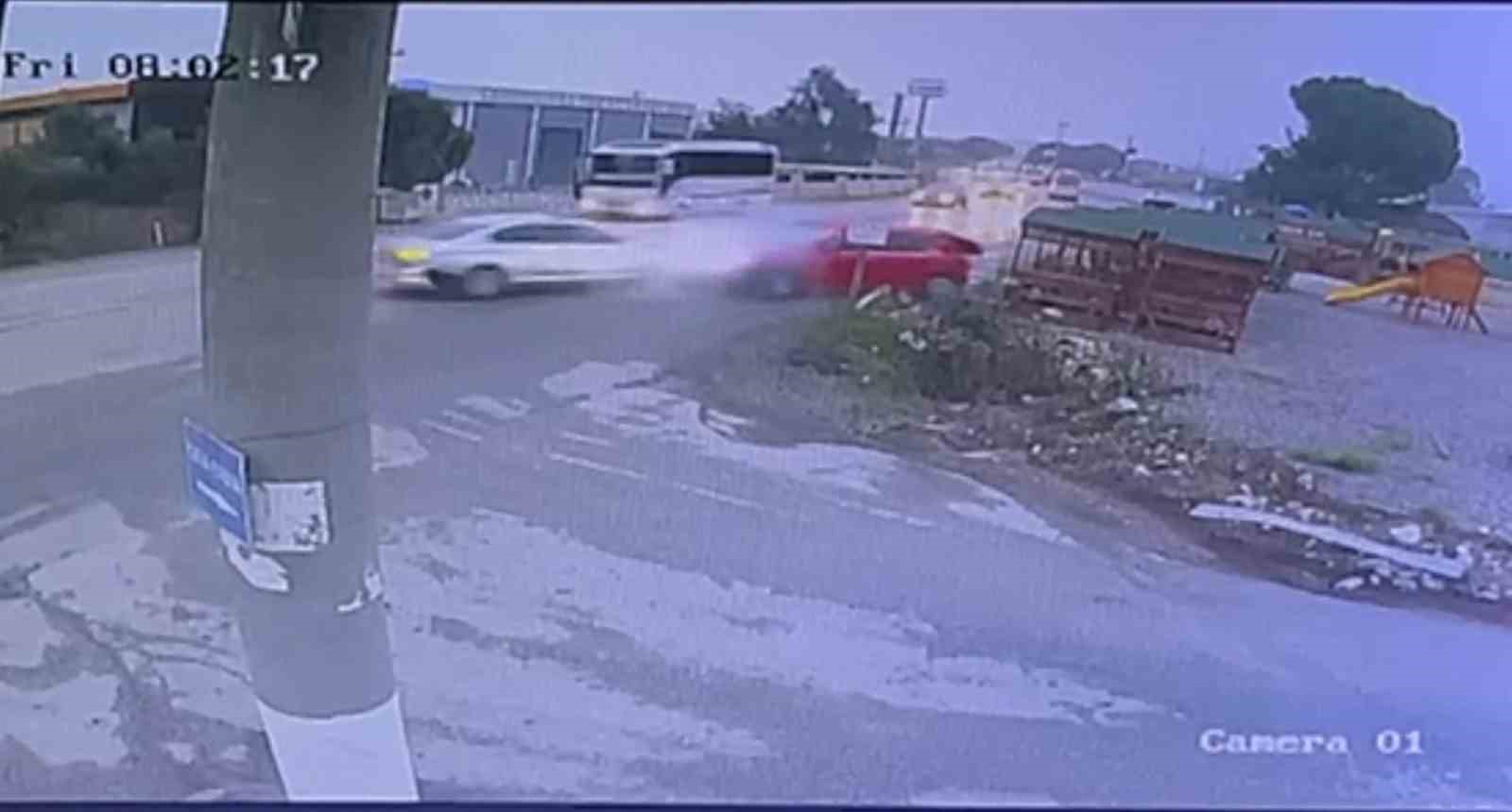 kemalpasada feci trafik kazasi kamerada 2 olu 4 yarali 1 Gc8fGPWS