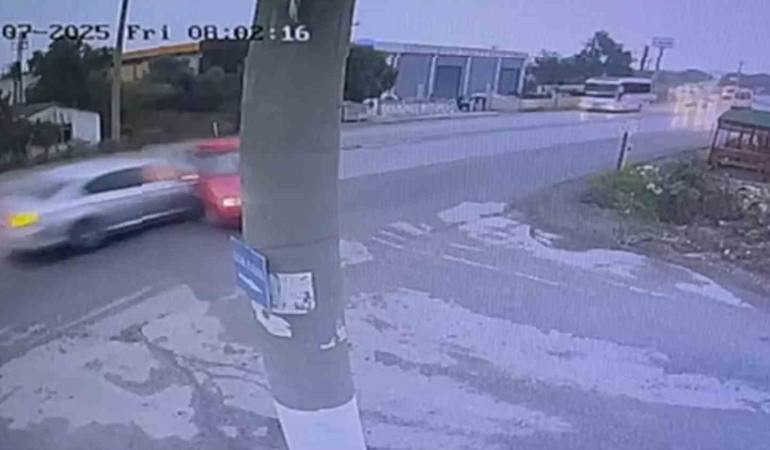 kemalpasada-feci-trafik-kazasi-kamerada-2-olu-4-yarali-TdRav5wb.jpg
