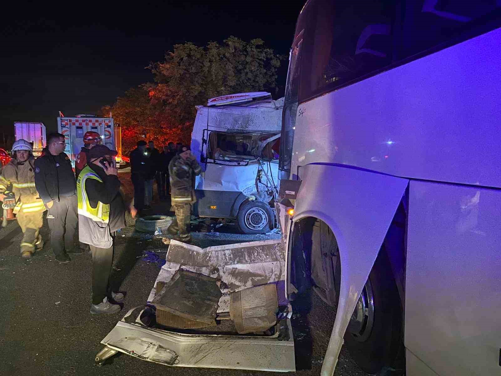 kemalpasada isci servisleri carpisti 15 yarali 5 2qRBh2vU