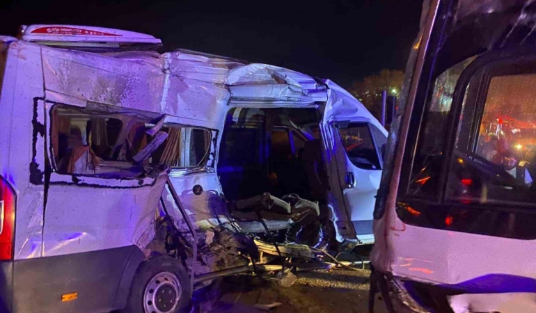 kemalpasada-isci-servisleri-carpisti-15-yarali-ya2GGReb.jpg