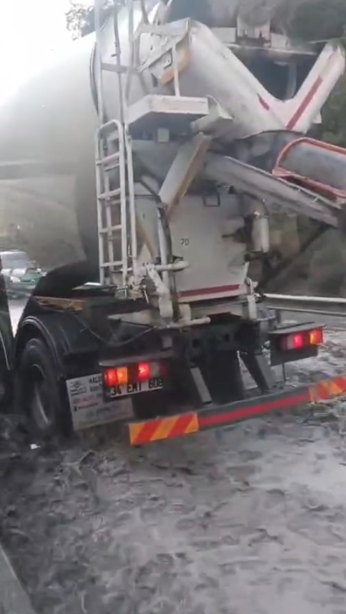 kemerburgaz yolu gole dondu araclar guclukle ilerledi 1 uyeKELb6
