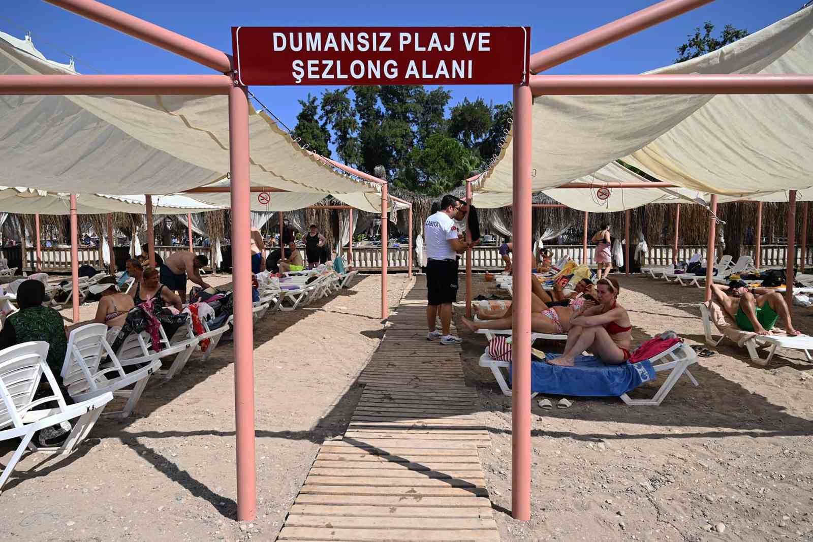 Kemer’de "Dumansız Plaj" uygulaması başladı 5 kemerde dumansiz plaj uygulamasi basladi 1 EQ2Ewf1A
