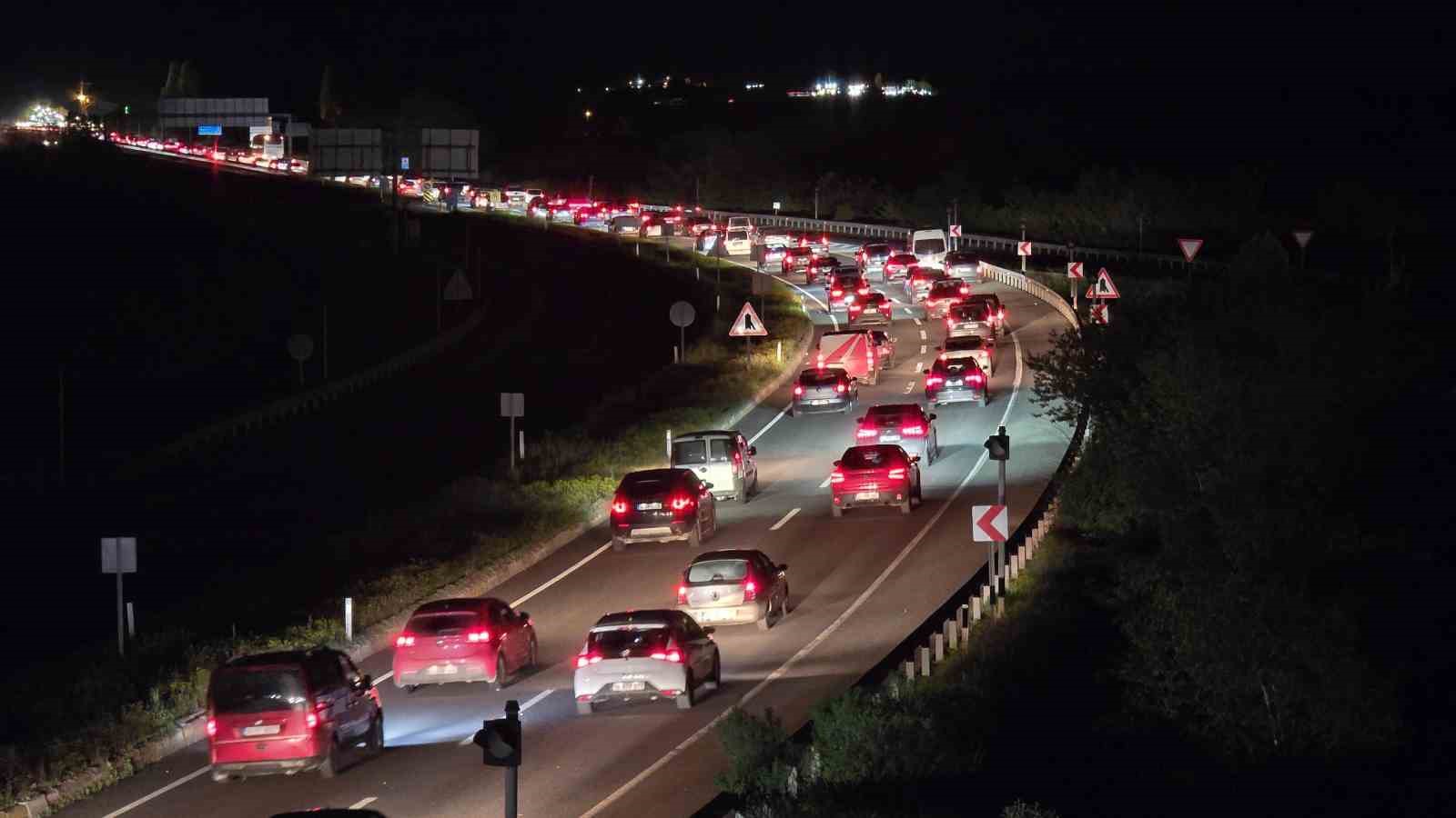 kemikli rampalarinda bayram donusu yogunlugu gece de surdu 7 F4scsXPu
