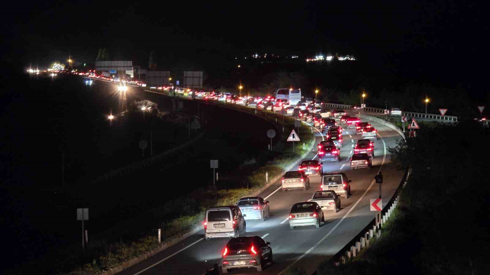 kemikli rampalarinda bayram donusu yogunlugu gece de surdu 8 6R4jksmP