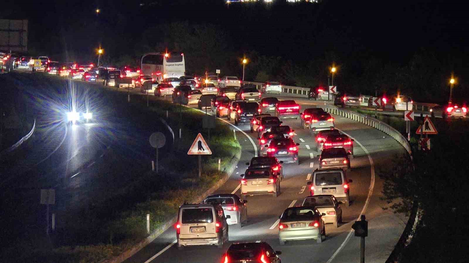 kemikli rampalarinda bayram donusu yogunlugu gece de surdu 9 2etDwPum