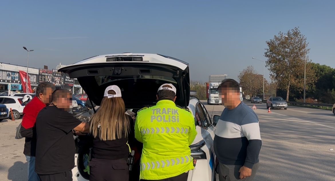 kendi hatasinin faturasini polise kesmeye calisti biz zaten abone olduk ayda 10 defa ceza