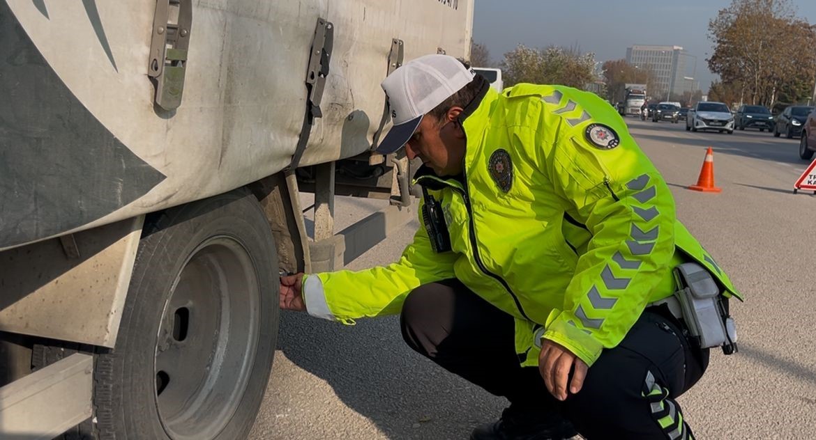 kendi hatasinin faturasini polise kesmeye calisti biz zaten abone olduk ayda 10 defa ceza pEBNlQbq