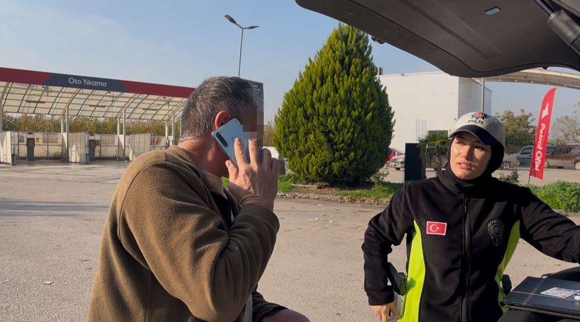 kendi hatasinin faturasini polise kesmeye calisti biz zaten abone olduk ayda 10 defa ceza rTflDHi8