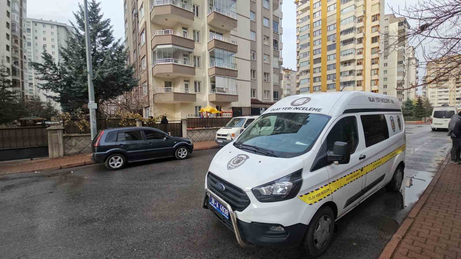 kendi karisini oldurmeye geldi gorevlinin karisini oldurdu 0 LJ9qJXgV