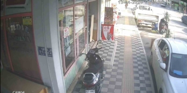 kendi-motosikleti-gibi-calip-goturmesi-saniyeler-surdu-D5MIRsXe.jpg