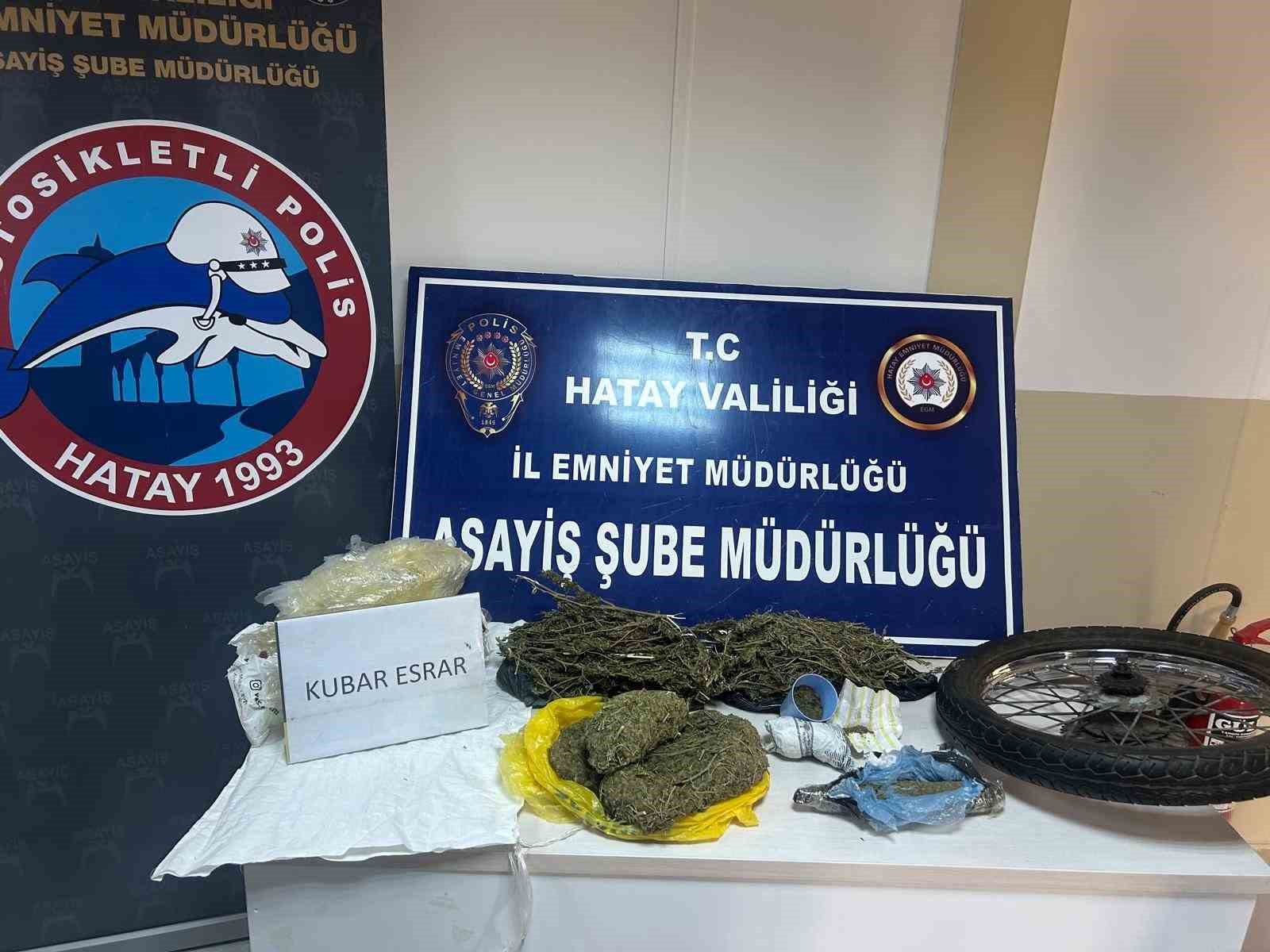 kendi rizasiyla evindeki esrari polise teslim etti uyusturucuyu motosiklet lastigine gizledigi ortaya cikti 3 IHJU7Bb1