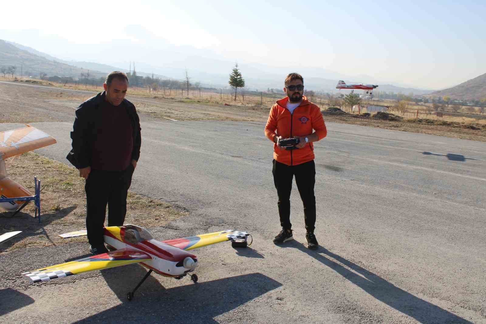 kendi urettikleri model ucakla hedef 100 kilometre ucmak 4