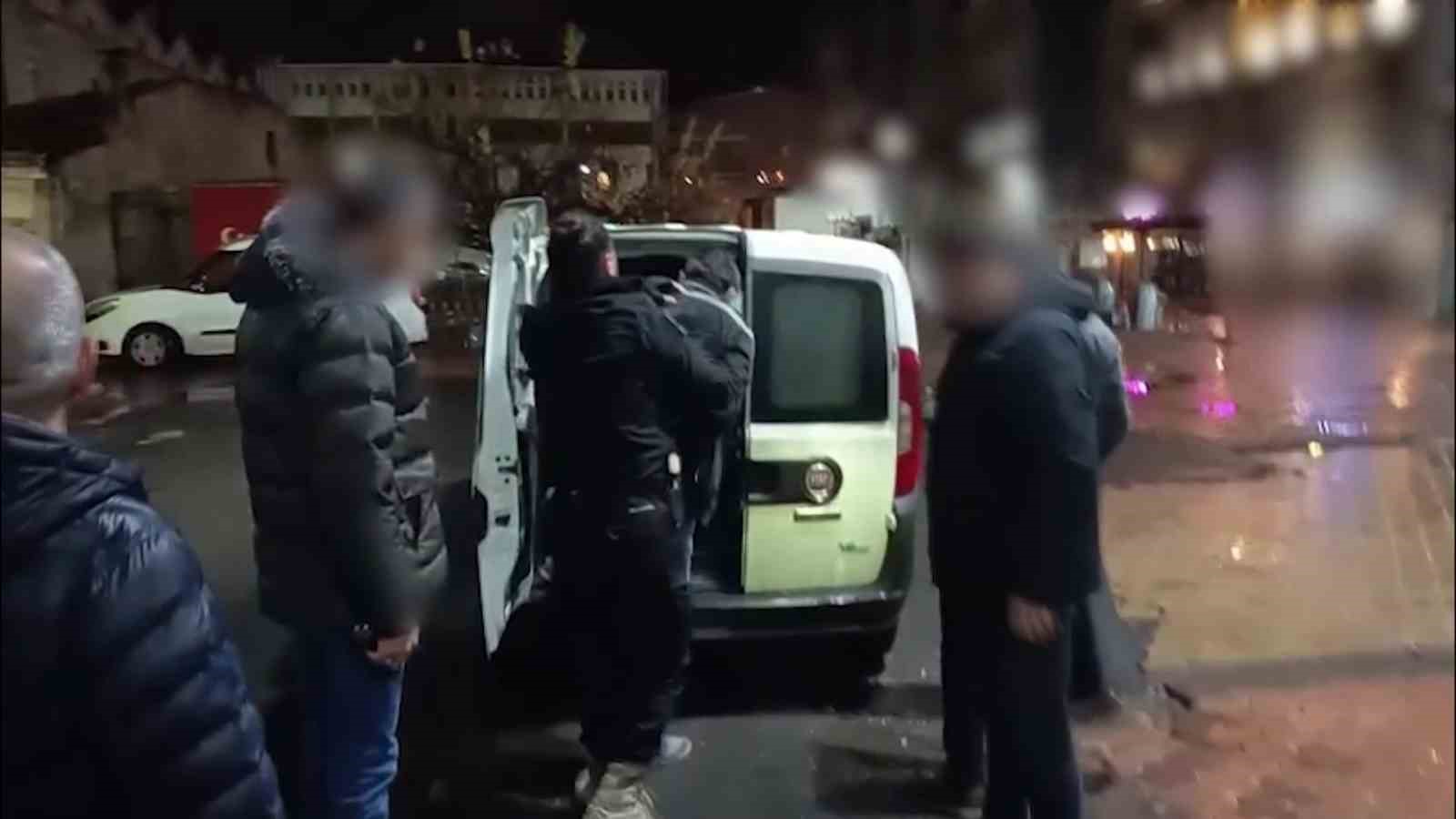 kendi yaptigi gizli odada saklandi polisten kacamadi 1 3pg6pqEj