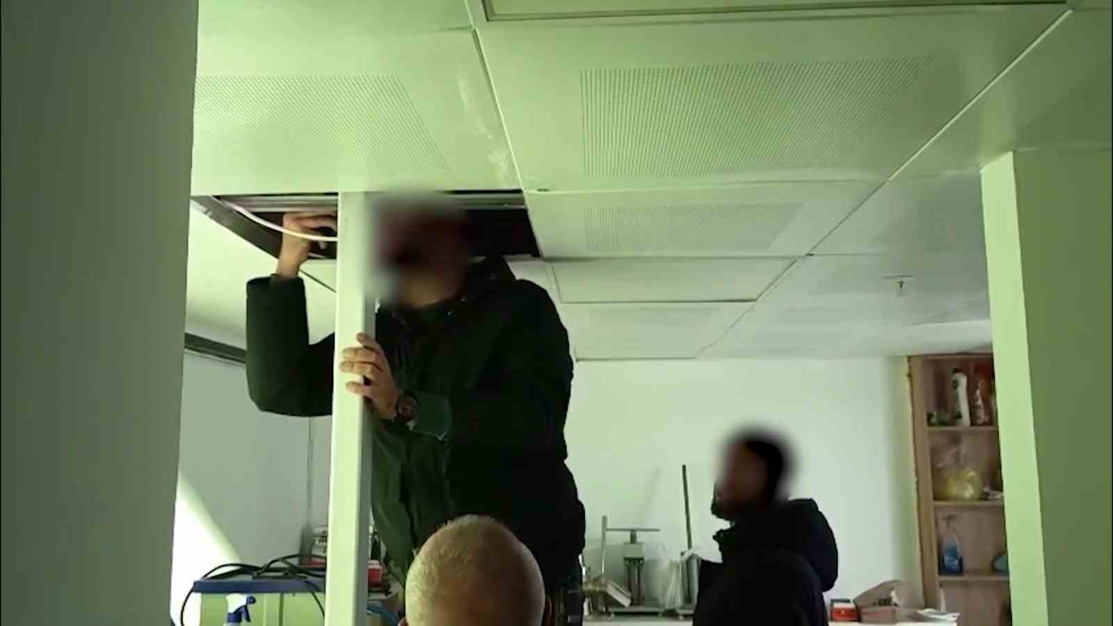 kendi yaptigi gizli odada saklandi polisten kacamadi 2 wgSyXTEH