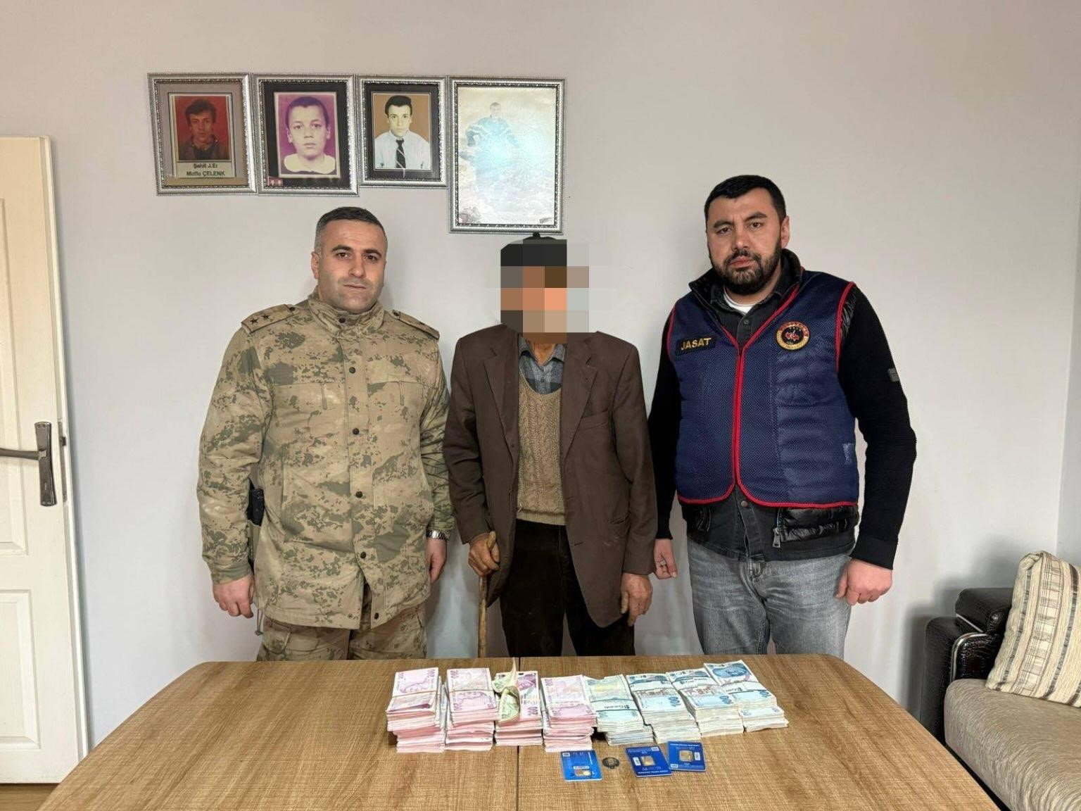kendilerini guvenlik gucleri ve savci olarak tanitip yaslilari 1 milyon tl dolandirdilar 2