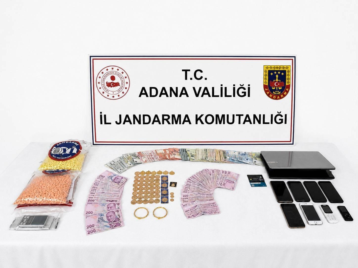 kendilerini polis olarak tanitan dolandiricilara 10 milyon liralik altin kaptirdilar 1 Pnl45gCu
