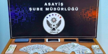kendilerini-polis-olarak-tanitip-milyonluk-vurgun-yapan-3-supheli-tutuklandi-sFUyI8mB.jpg